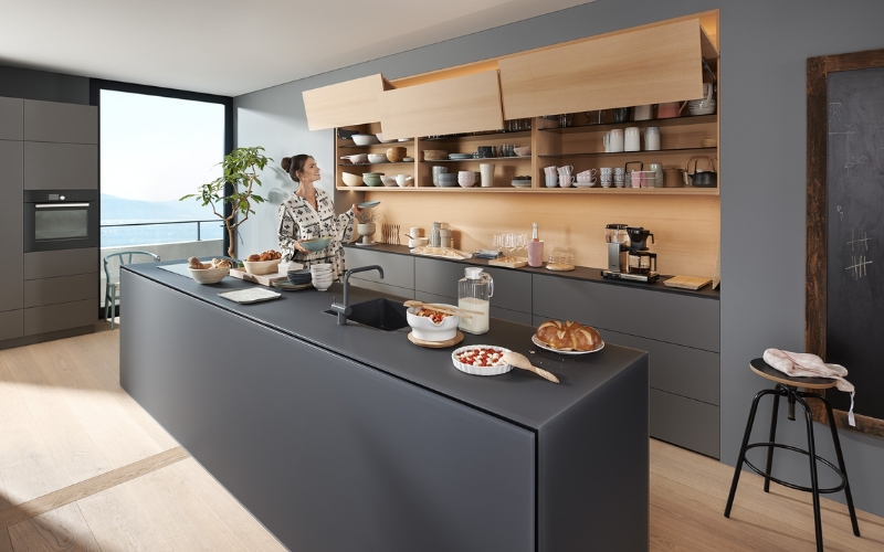 so sánh phụ kiện Hafele và Blum