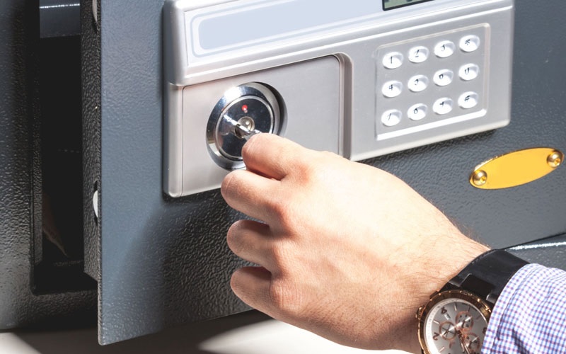 những điều không nên làm khi két sắt bị kẹt